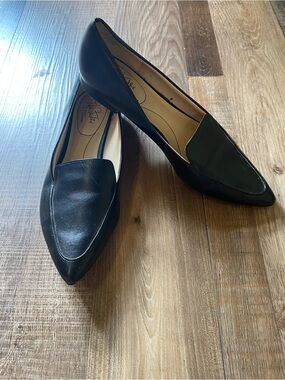 Soft Style Black Pointed-Toe Slip-On Flats